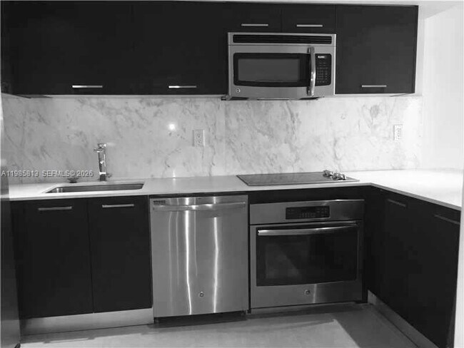 Building Photo - 1901 Brickell Ave