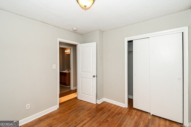 Building Photo - 3990 Rutgers Dr SW