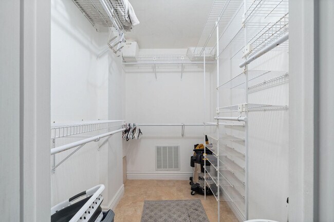 Building Photo - 1160 Hillsboro Mile