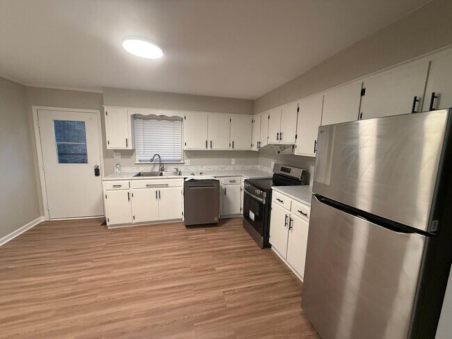 Building Photo - 556 Milliken Rd