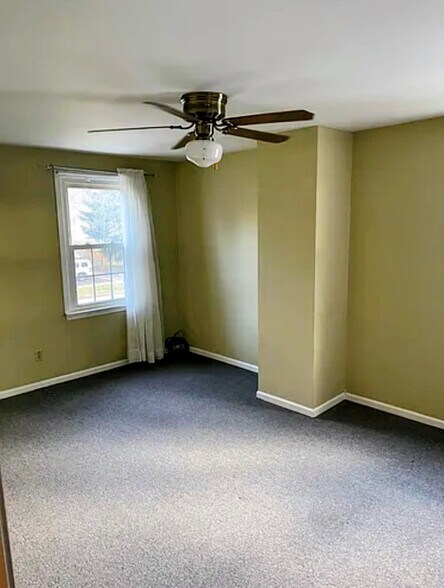 Building Photo - 125 Fairgreen Dr