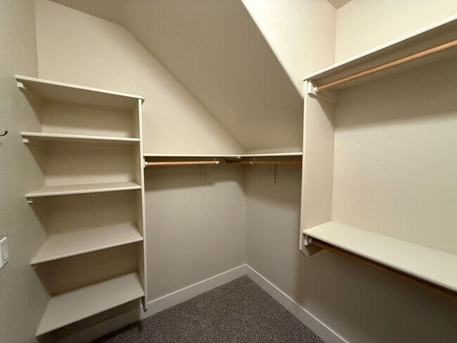 Building Photo - Spacious 3 Bedroom Home with Main-Level Primary Suite in Greenbriar Commons