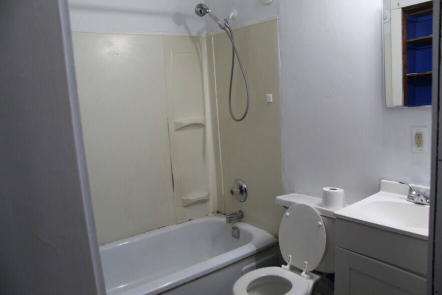 Building Photo - 1416 Plaza Pl