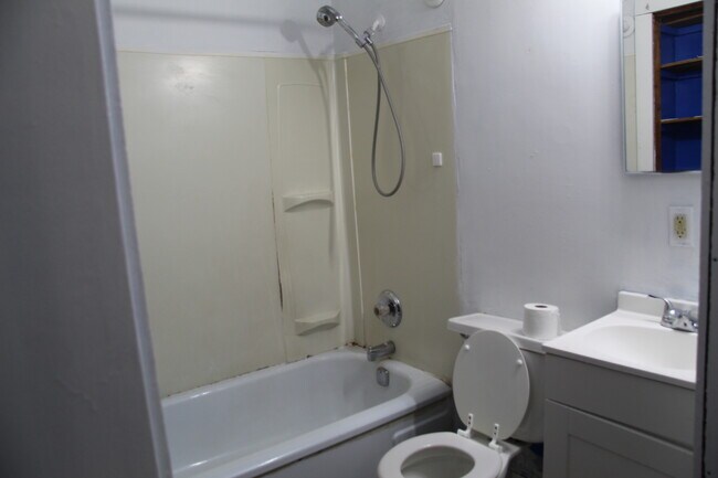 Building Photo - 1416 Plaza Pl