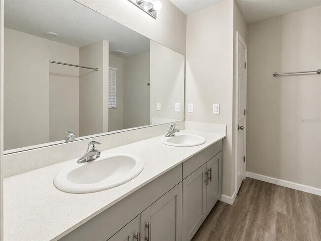 Building Photo - 13029 Oak Hill Way