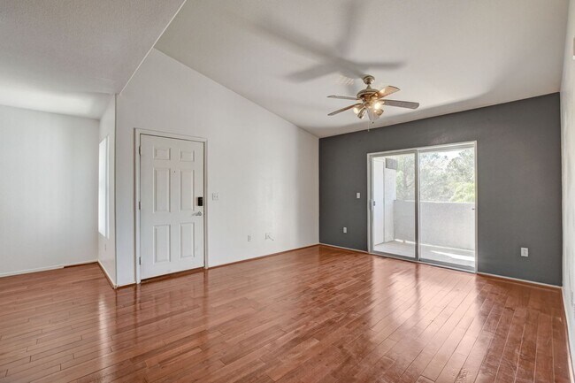 Building Photo - Adorable Southwest condo