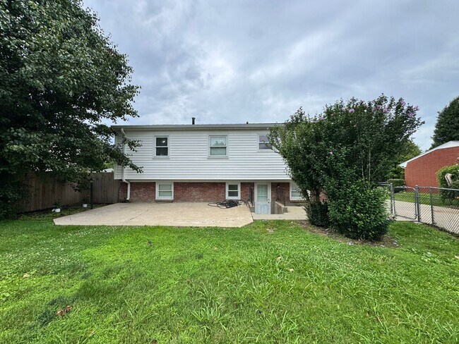 Building Photo - Spacious 4 Bedroom in Fern Creek