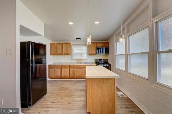 Building Photo - 9302 Trout Rd