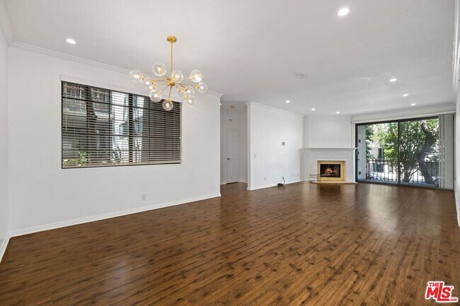 Building Photo - 2031 S Bentley Ave