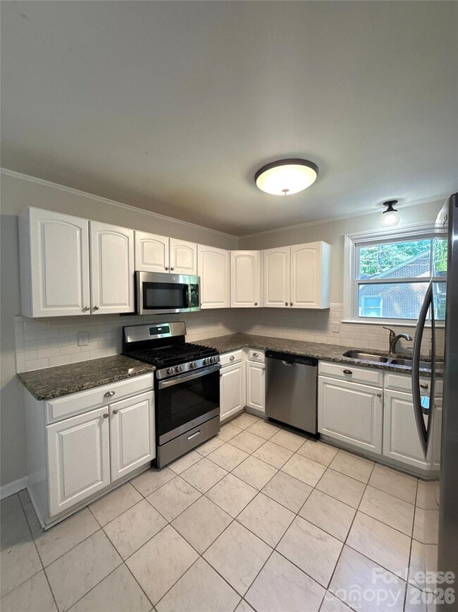 Building Photo - 5710 Charing Pl