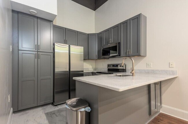 Building Photo - Modern Downtown Memphis Condo with Prime Location
