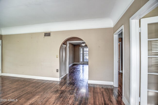 Building Photo - 384 E Windsor Ave