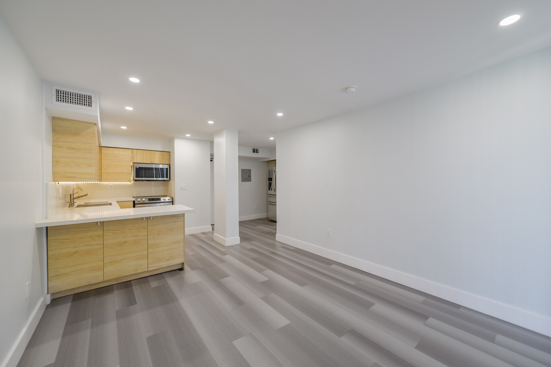 Building Photo - 1800 W 24th St