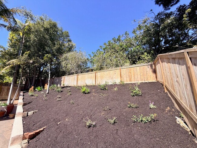 Building Photo - For Rent Available Now - Furnished House 3+BR 2.5Ba in Del Mar, charming furnished home in the hi...