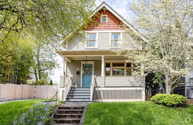 Building Photo - 527 NE Fargo St
