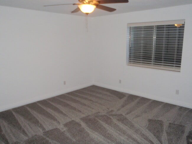 Building Photo - 6361 Clay Park Dr