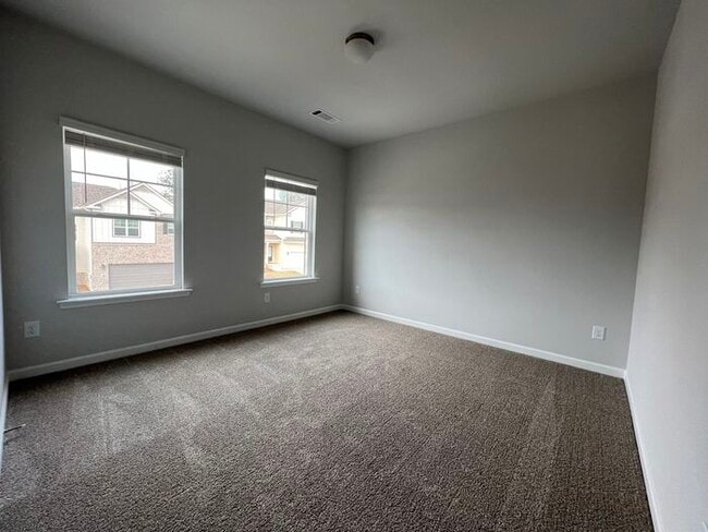 Building Photo - 5144 Aylesbury Ct