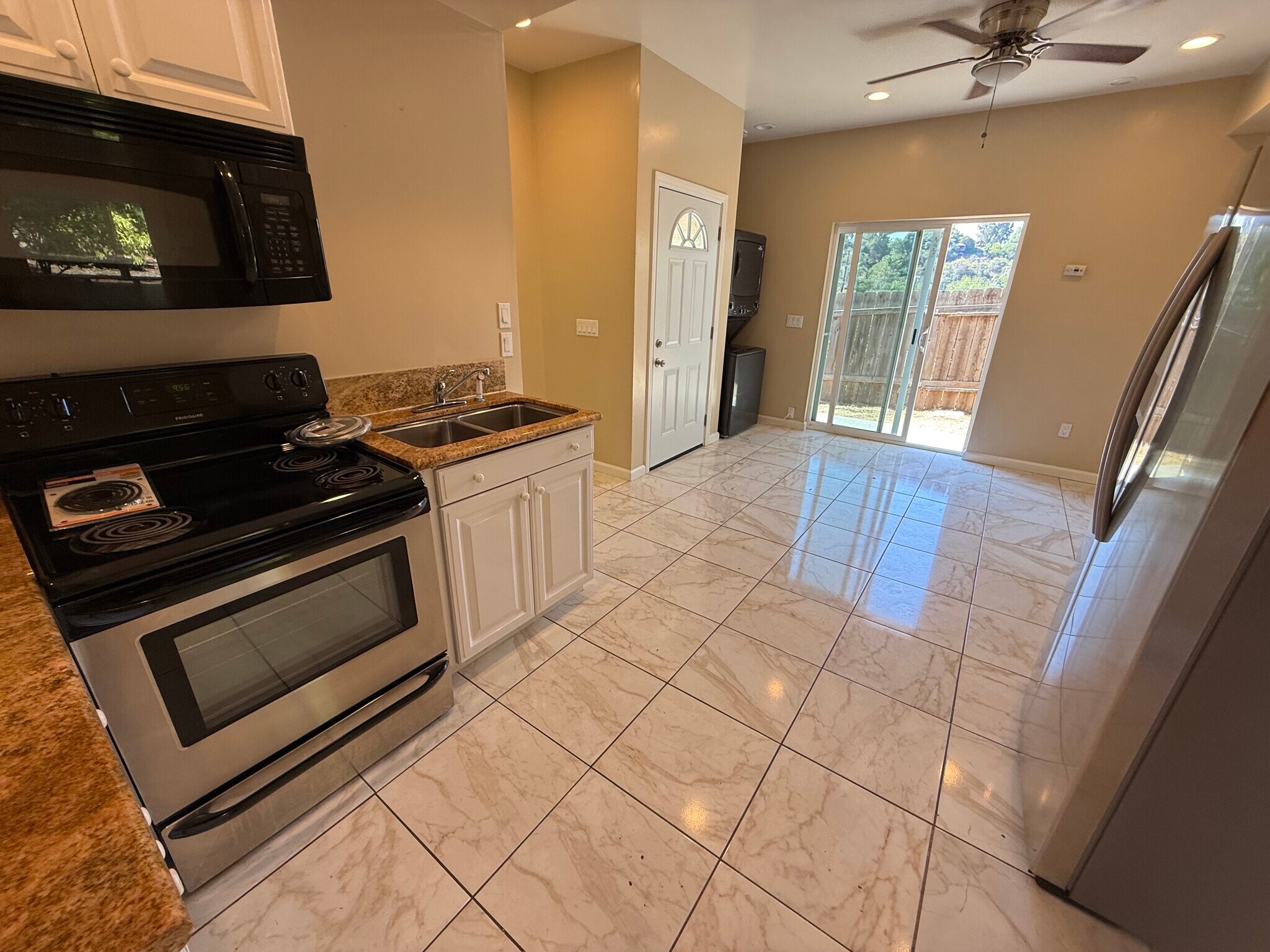 Building Photo - 4932 Campanile Dr