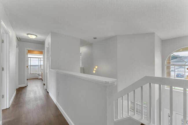 Building Photo - Spacious 6-bedroom, 3-bathroom and pool Tu...