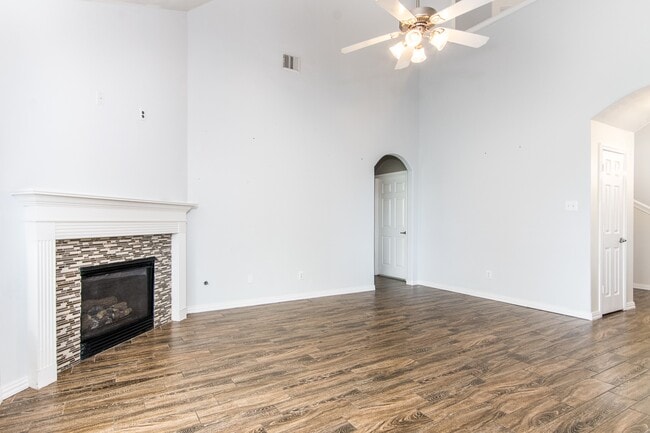 Building Photo - 22015 Field Green Dr