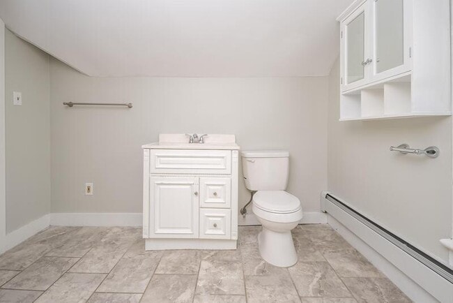 Building Photo - 338 Saratoga St