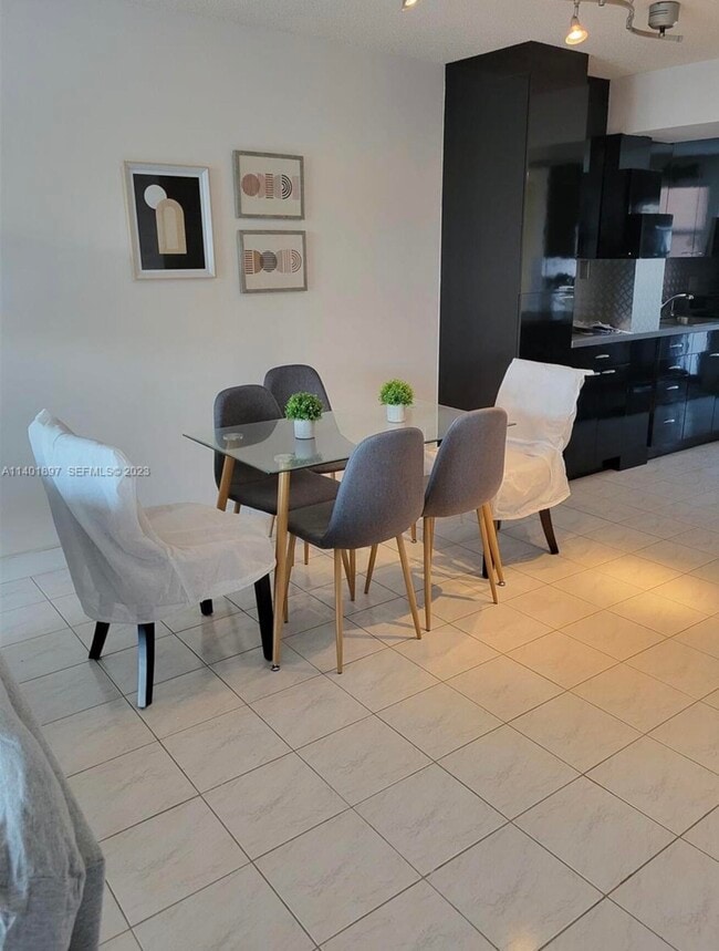 Building Photo - 801 N Ocean Blvd