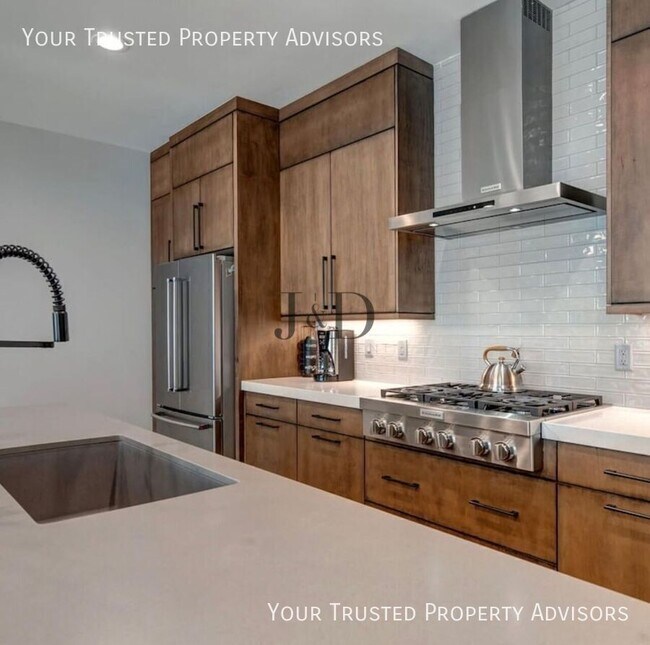 Building Photo - 807 E Klaim Dr