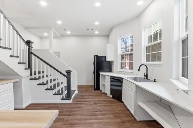 Building Photo - 69 N Tucker St