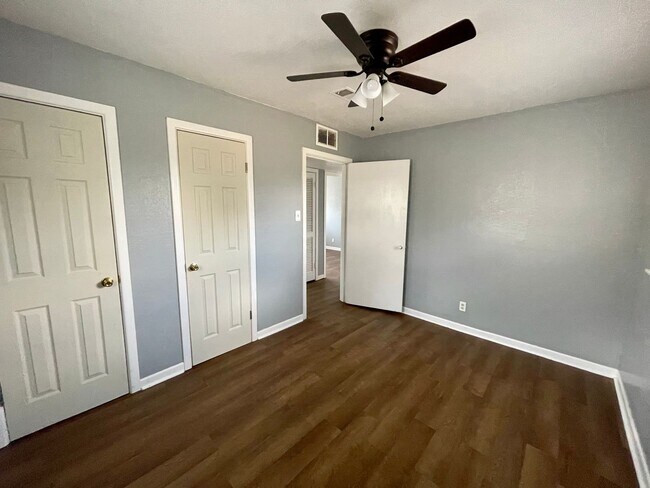 Building Photo - 4 bed 2 bath now available