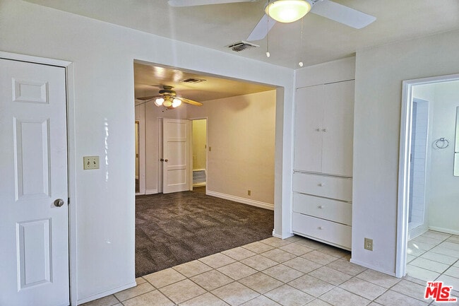 Building Photo - 9966 Glencrest Cir