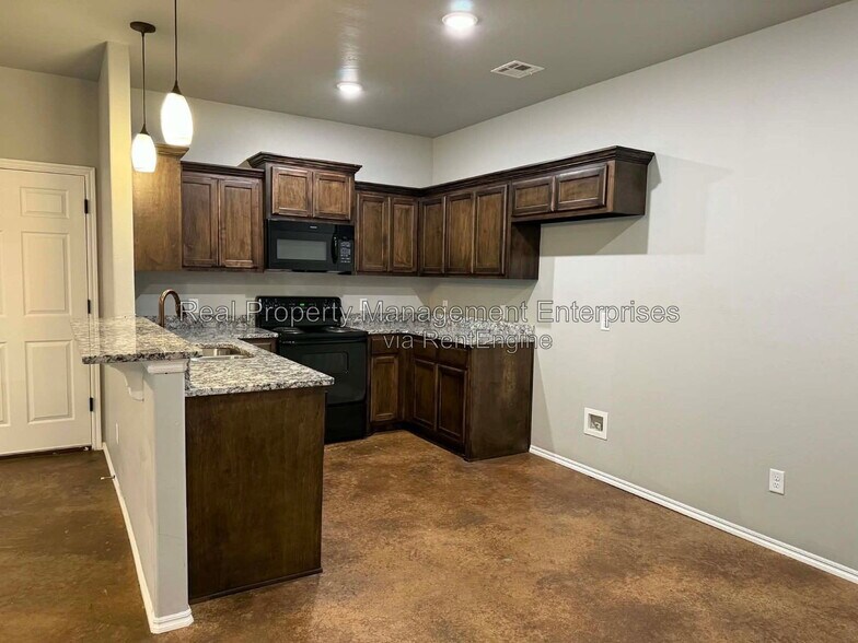 Building Photo - 7508 Redbud Villas Ct