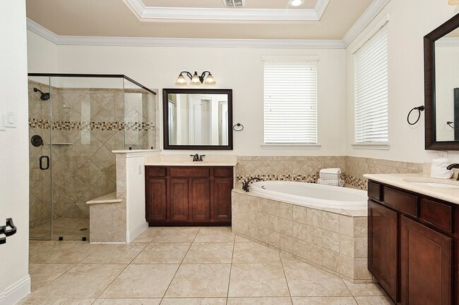 Building Photo - 27 Tioga Pl