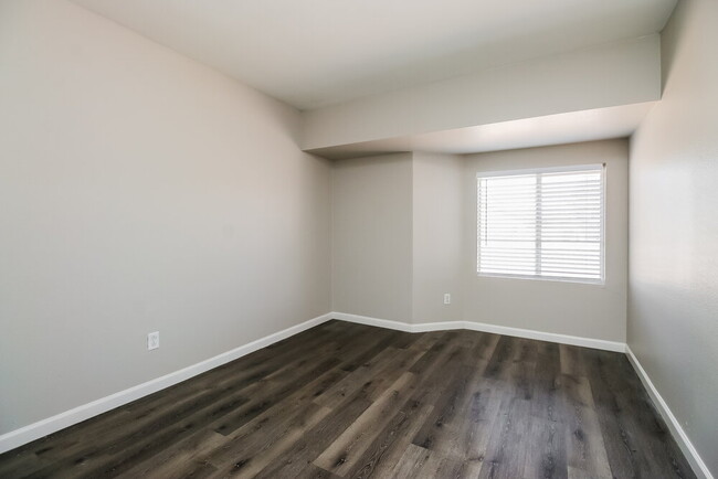 Building Photo - 8204 N 60th Dr