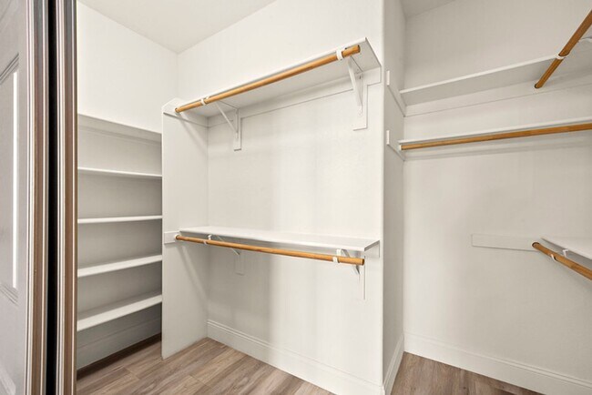 Building Photo - For rent: spacious and updated 5-bedroom, ...