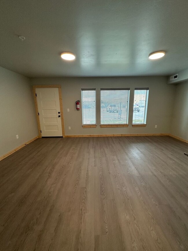 Building Photo - 2 Bed, 1 Bath at Teton River Flats! $200 OFF FIRST MONTH'S RENT!!!