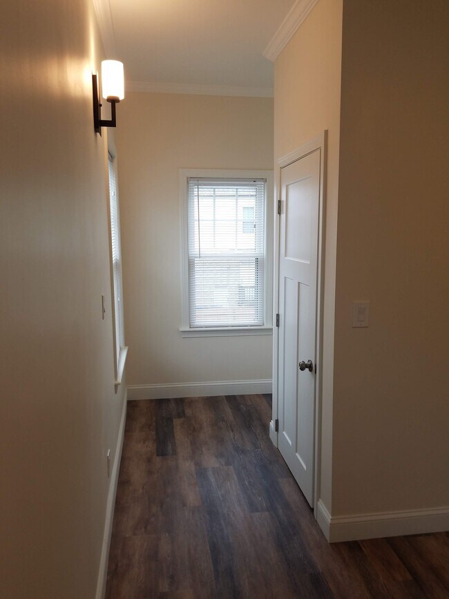 Building Photo - 1 Main St