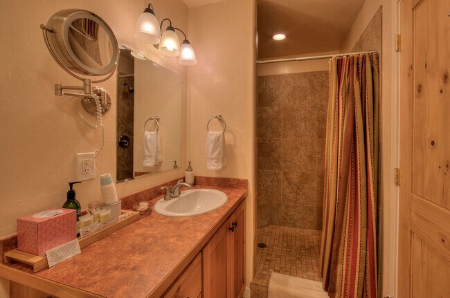 Building Photo - 3366 Oleander Ln