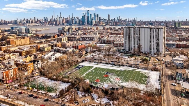 Building Photo - 605 New York Ave