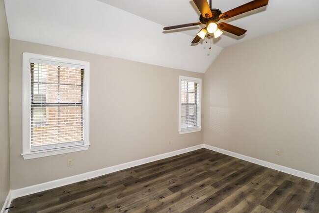 Building Photo - 6885 Lagrange Grove Dr