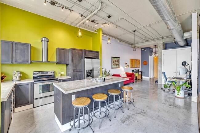 Building Photo - 425 N Andrews Ave