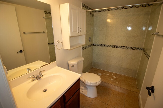 Building Photo - 7610 Westwood Dr