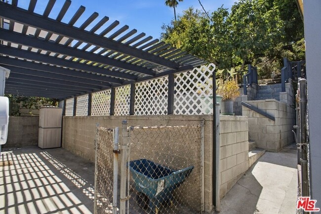 Building Photo - 4867 Wiota St
