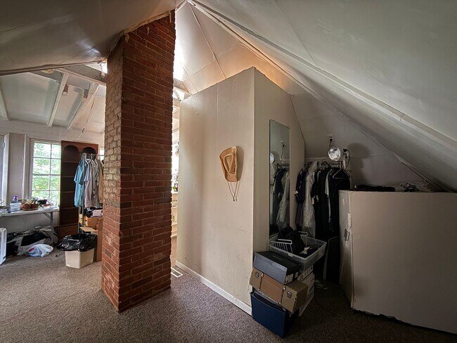 Building Photo - $600 | Studio, 1 Bathroom 2nd Floor Apartment | Cat Friendly* | Available for July 30th, 2026 Mov...