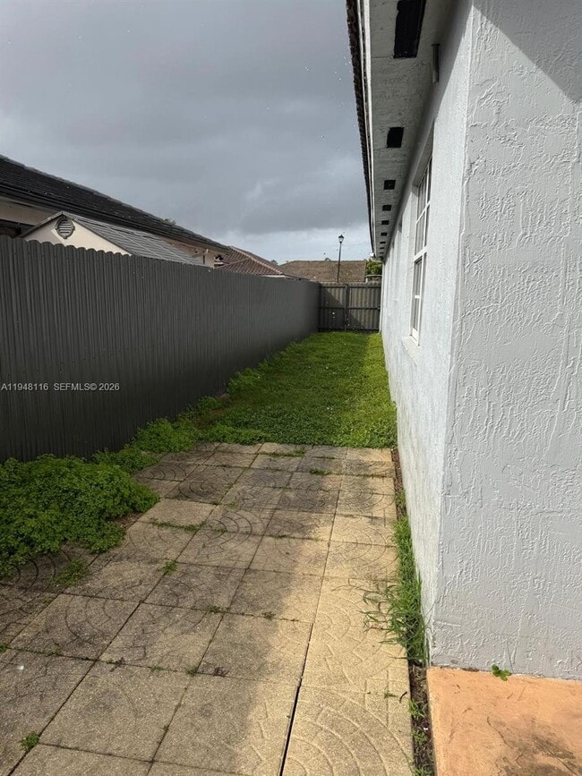 Building Photo - 9125 SW 166th Ave