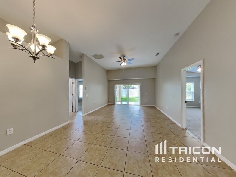 Building Photo - 2420 Deer Creek Blvd