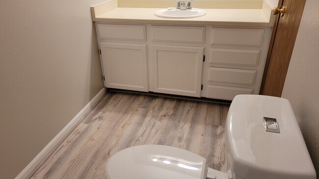 Building Photo - 324 Wright St