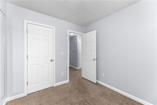 Building Photo - 400 Spring Head Dr SE