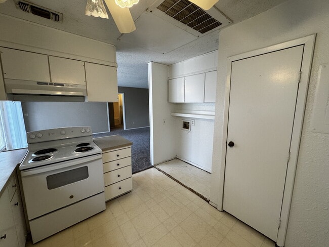 Building Photo - Beautiful House Located Near Movie Theater...
