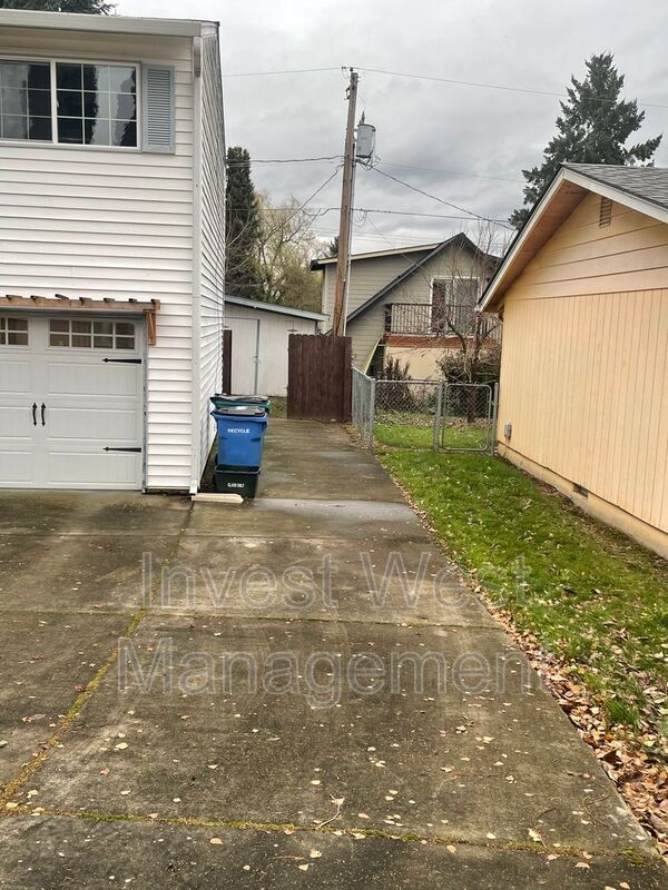 Building Photo - 2214 NE 89th St