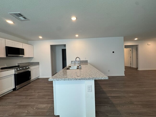 Building Photo - Laughlin Ranch New 3 Bed, 2 Bath close to Water, on Parkway